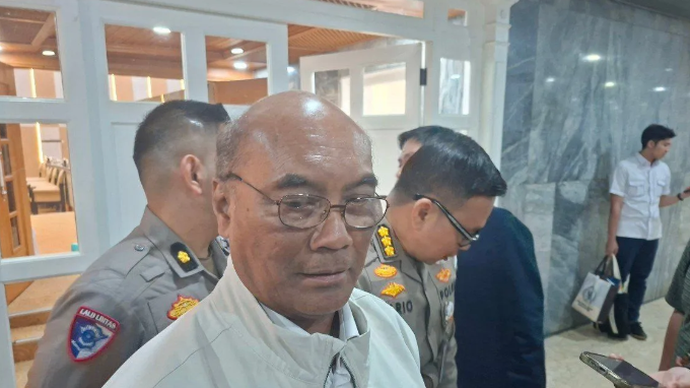 Ketua KNKT Soerjanto Tjahjono menjawab pertanyaan dari wartawan di Jakarta, Rabu (13/5/2026). (ANTARA/Aji Cakti)