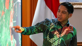 Menteri Kehutanan Raja Juli Antoni mendorong penguatan sinergi antara program perhutanan sosial dan sistem perlindungan sosial nasional guna memastikan masyarakat yang tinggal di sekitar kawasan hutan memperoleh akses yang lebih luas.