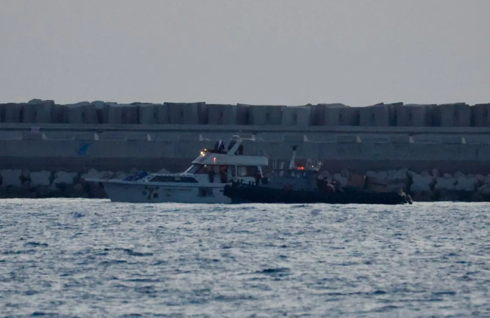 Sebuah kapal dari armada bantuan yang menuju Gaza, setelah dicegat oleh angkatan laut Israel, dikawal menuju pelabuhan Ashdod, Israel, pada 19 Mei 2026. (Foto oleh Jamal Awad/Xinhua) <b>(Antara)</b>