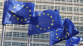 United States disebut berpeluang segera memberlakukan tarif impor sebesar 25 persen terhadap kendaraan buatan European Union apabila kesepakatan dagang antara kedua pihak tidak segera diratifikasi.