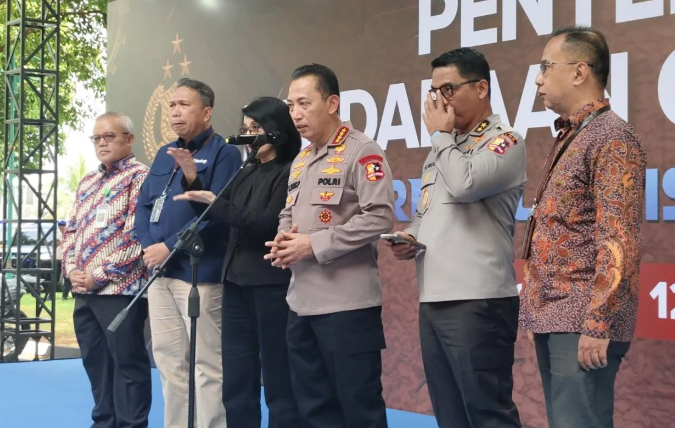Kapolri Jenderal Pol. Listyo Sigit Prabowo (tengah) memberikan keterangan pers saat acara Rapat Kerja Teknis (Rakernis) Slog Polri, Jakarta Timur, Selasa (12/5/2026). ANTARA/Nadia Putri Rahmani <b>(Antara)</b>