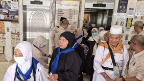 Petugas Penyelenggara Ibadah Haji (PPIH) Arab Saudi mulai melaksanakan proses pemindahan jamaah haji Indonesia gelombang kedua dari Makkah menuju Madinah. Pada hari pertama pelaksanaan, sebanyak 14 kelompok terbang (kloter) diberangkatkan dengan tota