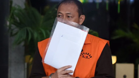 Komisi Pemberantasan Korupsi mendalami dugaan penukaran mata uang asing atau valuta asing yang dilakukan salah satu tersangka kasus dugaan korupsi di lingkungan Direktorat Jenderal Bea dan Cukai Kementerian Keuangan, Sisprian Subiaksono (SIS).