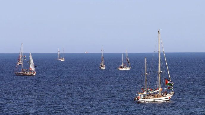Kapal-kapal yang tergabung dalam 'Global Sumud Flotilla 2026 Spring Mission' berangkat dari marina di Augusta, di pulau Sisilia, Italia, pada 26 April 2026. Armada yang berjumlah total 65 kapal ini berlayar ke Laut Mediterania untuk menerobos blokade Israel di Gaza dan mengirimkan bantuan kemanusiaan. Banyak bendera Palestina terlihat berkibar di tiang-tiang kapal saat kapal-kapal tersebut meninggalkan pelabuhan secara berurutan. ANTARA/Barış Se&ccedil;kin - Anadolu Agency/pri. (ANTARA/Barış Se&ccedil;kin - Anadolu Agency/pri)
