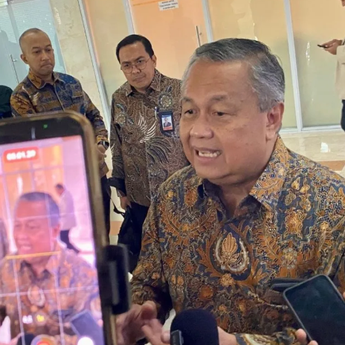 Gubernur BI Sebut Naikkan Suku Bunga Demi "Inflow"