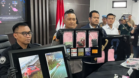 Polresta Bogor Kota mengungkap kasus pembunuhan terhadap seorang wanita berinisial AA (25) yang jasadnya ditemukan di Jalan K.H. Sholeh Iskandar, Tanahsareal, Kota Bogor, Jawa Barat.