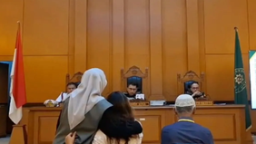 Istri almarhum kepala cabang bank di Jakarta berinisial MIP (37), Puspita Aulia, menolak permintaan maaf yang disampaikan tiga terdakwa anggota Kopassus dalam sidang kasus dugaan penculikan dan pembunuhan suaminya.