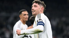 Real Madrid mengonfirmasi gelandang mereka, Federico Valverde, mengalami cedera kepala usai insiden yang terjadi saat sesi latihan tim. Cedera tersebut diduga terjadi setelah Valverde terlibat pertikaian dengan rekan setimnya, Aurelien Tchouameni.