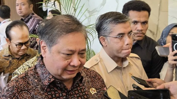 Menteri Koordinator Bidang Perekonomian Airlangga Hartarto dan Menteri Ketenagakerjaan Yassierli di Kantor Kemenko Perekonomian di Jakarta, Selasa (26/5/2026). ANTARA/Bayu Saputra/aa.