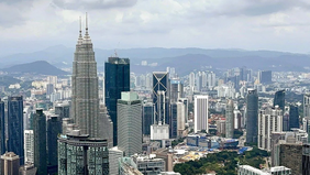 Kepolisian Malaysia menahan seorang warga negara Indonesia (WNI) terkait penyelidikan kasus jatuhnya dua anak dari lantai 12 sebuah apartemen di kawasan Johor Bahru, Malaysia.