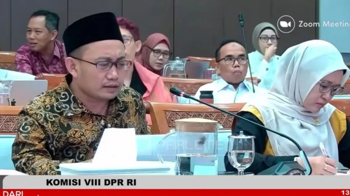 Ketua KPAI Aris Adi Leksono (kiri) dan Anggota KPAI Diyah Puspitarini dalam rapat kerja dengan Komisi VIII di Jakarta, Selasa (9/6/2026). ANTARA/Anita Permata Dewi