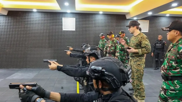 Pasukan Pengamanan Presiden (Paspampres) dan personel US Marine Forces Special Operations Command (US MARSOC) saat menggelar latihan menembak di Detasemen Latihan Paspampres, Selasa (5/5/2026). ANTARA/Ho-PPID Paspampres.
