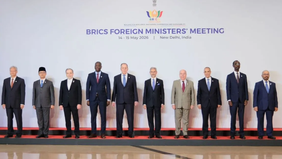 Menteri Luar Negeri Republik Indonesia Sugiono menyerukan agar BRICS mengambil peran lebih besar dalam menjaga perdamaian dan stabilitas dunia saat menghadiri BRICS Foreign Ministers&rsquo; Meeting di New Delhi, India, Kamis, 14 mei 2026.