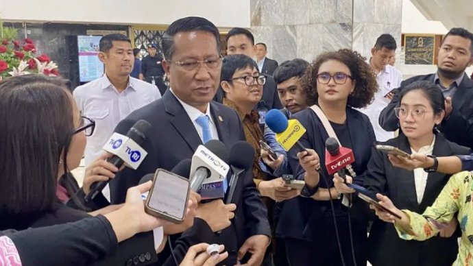 Menteri Hukum Supratman Andi Agtas menjawab pertanyaan pers di kompleks parlemen, Senayan, Jakarta, Rabu (20/5/2026). (ANTARA/Fath Putra Mulya)