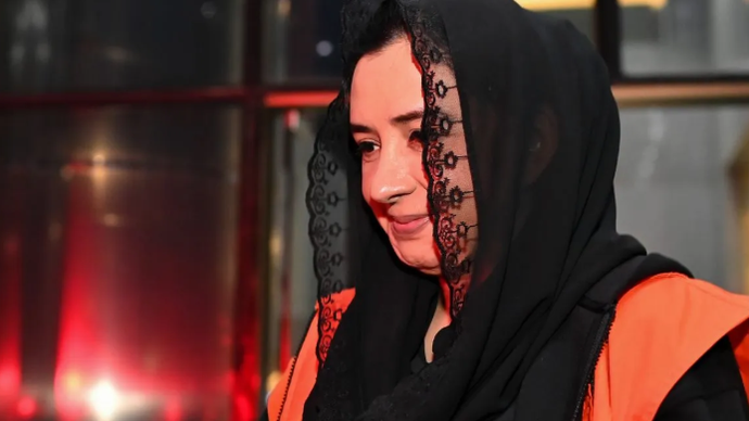 Tersangka kasus dugaan korupsi pengadaan barang dan jasa di Pemkab Pekalongan, Fadia Arafiq berjalan menuju mobil tahanan usai menjalani pemeriksaan di Gedung Merah Putih KPK, Jakarta, Rabu (20/5/2026). Penyidik KPK melakukan pemeriksaan lanjutan terhadap Bupati Pekalongan nonaktif tersebut terkait kasus dugaan korupsi pengadaan barang dan jasa (PBJ) serta penyediaan outsourcing di lingkungan Pemkab Pekalongan tahun anggaran 2023-2026. ANTARA FOTO/Indrianto Eko Suwarso/wsj.
