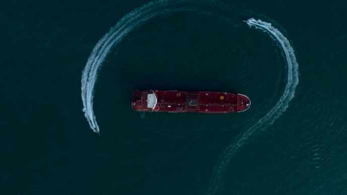 Foto yang dirilis pada 21 Juli 2019 ini menunjukkan kapal tanker minyak Inggris Stena Impero dikelilingi oleh perahu cepat Korps Garda Revolusi Islam Iran (IRGC) di Selat Hormuz, Iran. ANTARA/Xinhua/HO ISNA/Morteza Akhoundi