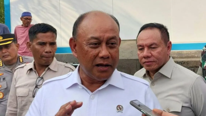 Kepala Badan Gizi Nasional (BGN) Dadan Hindayana usai meluncurkan Satuan Pelayanan Pemenuhan Gizi (SPPG) modular yang di bangun PT Krakatau Stell di Desa Genggelang, Kecamatan Gangga Kabupaten Lombok Utara, Nusa Tenggara Barat (NTB) Selasa (12/5/2026). ANTARA/Nur Imansyah/am.