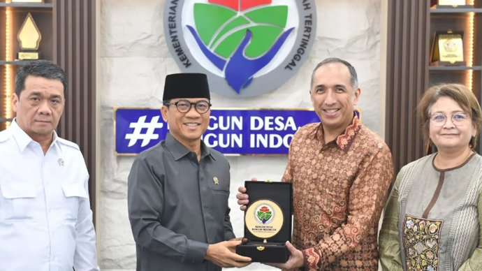 Menteri Desa dan Pembangunan Daerah Tertinggal (Mendes PDT) Yandri Susanto dan Wakil Menteri Desa (Wamendes) PDT Ahmad Riza Patria menerima audiensi dari ADB Indonesia Resident Mission di Kantor Kemendes, Jakarta, Rabu (6/5/2026). ANTARA/HO-Humas Kem