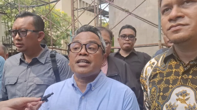 Direktur Jaringan Moderat Indonesia (JMI) Islah Bahrawi memenuhi undangan klarifikasi Penyidik Direktorat Reserse Kriminal Umum Polda Metro Jaya di Jakarta, Rabu (10/6/2026). ANTARA/Ilham Kausar.