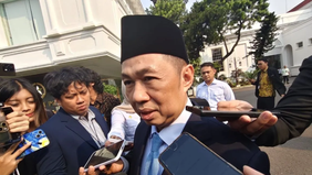 Wamenlu Anis Matta, menjelaskan bahwa penyerahan surat kepercayaan atau kredensial dari delapan duta besar negara sahabat kepada Presiden Prabowo Subianto baru dapat dilaksanakan pada Senin karena padatnya agenda kenegaraan Presiden.