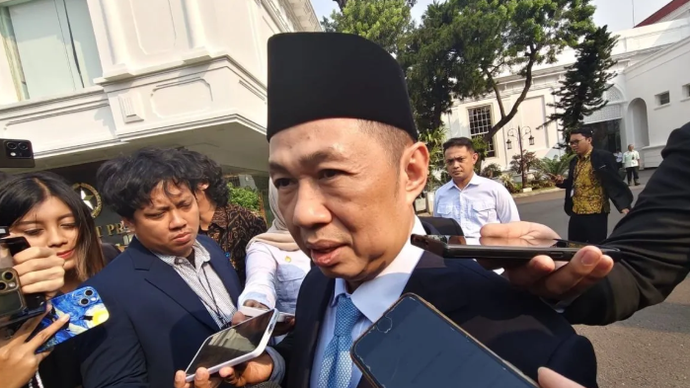 Wamenlu Anis Matta menjawab pertanyaan wartawan usai penyerahan kredensial delapan dubes negara sahabat di Kompleks Istana Kepresidenan, Jakarta, Senin (8/6/2026) ANTARA/Fathur Rochman