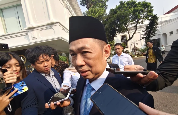 Wamenlu Anis Matta menjawab pertanyaan wartawan usai penyerahan kredensial delapan dubes negara sahabat di Kompleks Istana Kepresidenan, Jakarta, Senin (8/6/2026) ANTARA/Fathur Rochman <b>(Antara)</b>