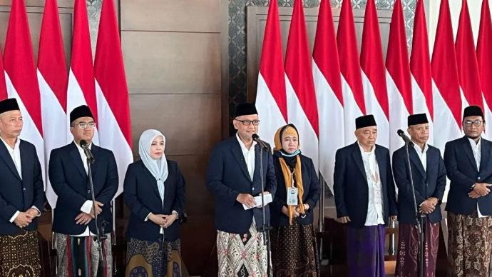 Menteri Haji dan Umrah RI Mochamad Irfan Yusuf memimpin kepulangan Amirul Hajj ke tanah air di Bandara Soekarno Hatta, Banten, Senin (8/6/2026). ANTARA/Asep Firmansyah