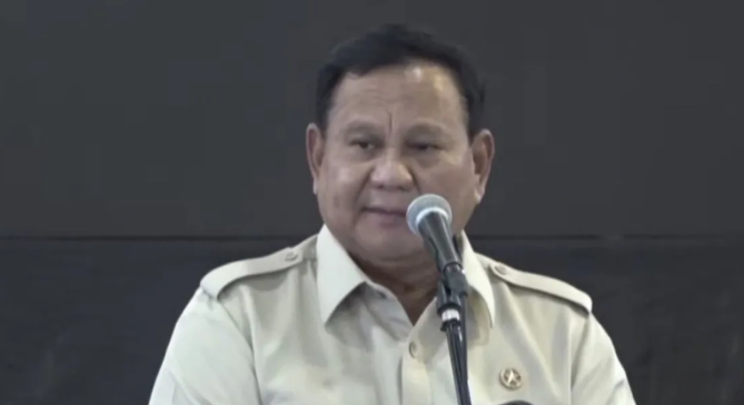 angkapan layar - Presiden Prabowo Subianto memberikan arahan dalam peninjauan Sekolah Rakyat Menengah Pertama 17 Tabanan di Bali, Minggu (7/6/2026) <b>(Antara)</b>