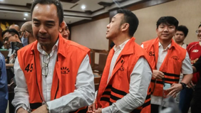 KPK masih menunggu perkembangan proses penyidikan kasus dugaan korupsi di lingkungan Direktorat Jenderal Bea dan Cukai Kementerian Keuangan setelah nama Direktur Jenderal Bea dan Cukai, Djaka Budi Utama, disebut dalam dakwaan. 