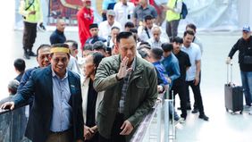 Menteri Koordinator Bidang Infrastruktur dan Pembangunan Kewilayahan, Agus Harimurti Yudhoyono (AHY), meninjau langsung progres pembangunan Bandar Udara Sultan Hasanuddin, Makassar, Sulawesi Selatan, Rabu, 9 Juli 2025.