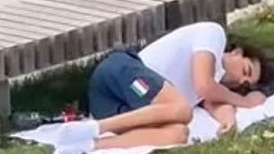 Olimpiade Paris 2024: Kasur Keras dan Kamar Panas, Perenang Italia Pilih Tidur Siang di Taman