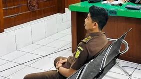 Anggota Komisi III DPR RI, Hinca Pandjaitan, memberikan teguran kepada Jovi Andrea Bachtiar, seorang jaksa fungsional Kejaksaan Negeri (Kejari) Tapanuli Selatan (Tapsel) yang menjadi tersangka kasus pencemaran nama baik