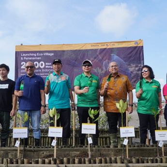 Aksi Tanam Mangrove Ramaikan Maybank Marathon 2024