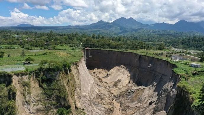 Foto udara kondisi longsoran tanah raksasa di Desa Pondok Balik, Kabupaten Aceh Tengah, Aceh, Jumat, 20 Februari 2026. ANTARA FOTO/Arnas Padda/YU/am.