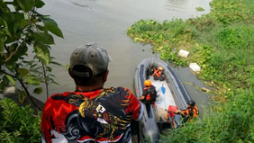 Kasi Operasional Basarnas Kantor SAR Surabaya, Didit Arie Ristandy, menjelaskan bahwa upaya pencarian seorang balita berinisial MR (3,5) yang terjatuh ke selokan dan terbawa arus air di kawasan Babatan masih belum membuahkan hasil.