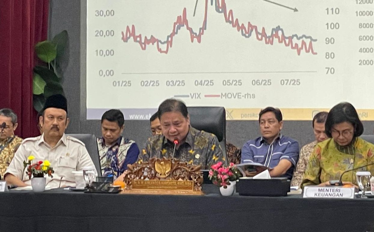 Menteri Koordinator Bidang Perekonomian Airlangga Hartarto merespons terkait fenomena rombongan jarang beli alias Rojali dan rombongan hanya nanya alias Rohana yang ramai diperbincangkan masyarakat.  <b>(Ntvnews.id-Muslimin Trisyuliono)</b>