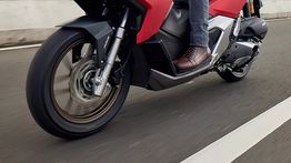 Viral Turis Asing Biarkan Anaknya Bawa Motor Sewaan