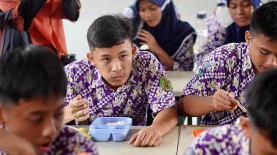 Makan Bergizi Gratis Dimulai Hari Ini, Target 3 Juta Penerima Januari-Maret 2025