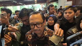Wakil Menteri Keuangan (Wamenkeu) Juda Agung menyampaikan bahwa pemerintah masih mengkaji skema penyelesaian utang proyek Kereta Cepat Jakarta-Bandung (KCJB) atau Whoosh.