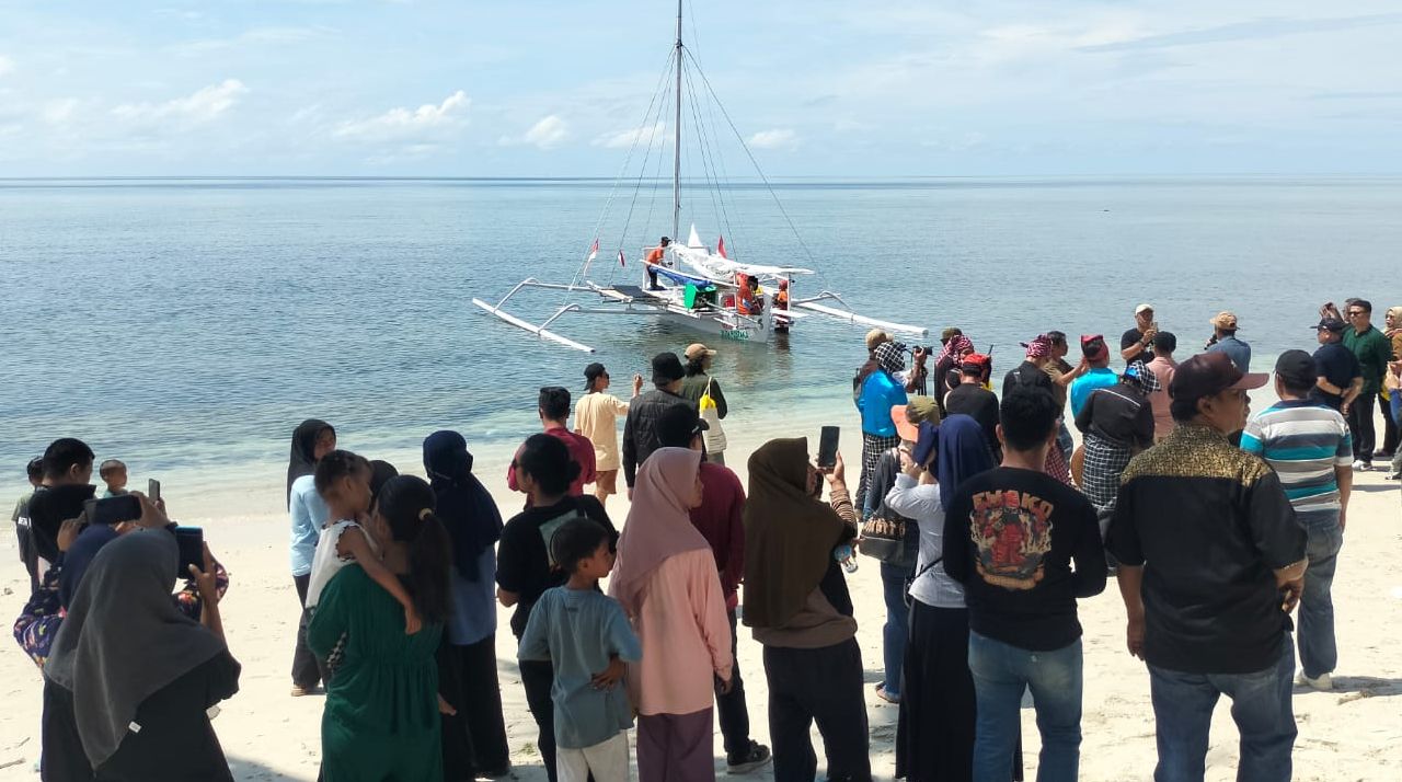 Budaya Ekspedisi Bajau Sulawesi: Dua Perahu Sandeq Berangkat dari Polman Menuju Luwuk Banggai <b>(Istimewa)</b>