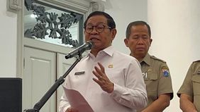 Gubernur DKI Jakarta, Pramono Anung memastikan bahwa Pemerintah Provinsi (Pemprov) DKI Jakarta akan menerapkan kebijakan Work From Home (WFH) bagi Aparatur Sipil Negara (ASN) setiap hari Jumat, mengikuti arahan dari pemerintah pusat.