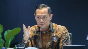 Pemerintah memperkuat koordinasi lintas kementerian dan lembaga dalam merespons dampak erupsi Anak Gunung Krakatau yang menyebabkan sebaran abu vulkanik hingga wilayah DKI Jakarta dan sekitarnya. Selain memastikan keselamatan penerbangan, pemerintah 