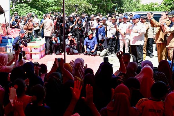 Presiden Prabowo tinjau lokasi bencana di Sumatera