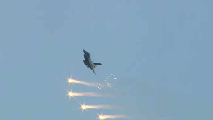 Jet Tempur F-16 TNI AU Mengudara