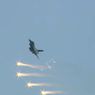 Atraksi Udara Memukau F-16 dan T-50i Hiasi Langit Monas di HUT Ke-80 TNI