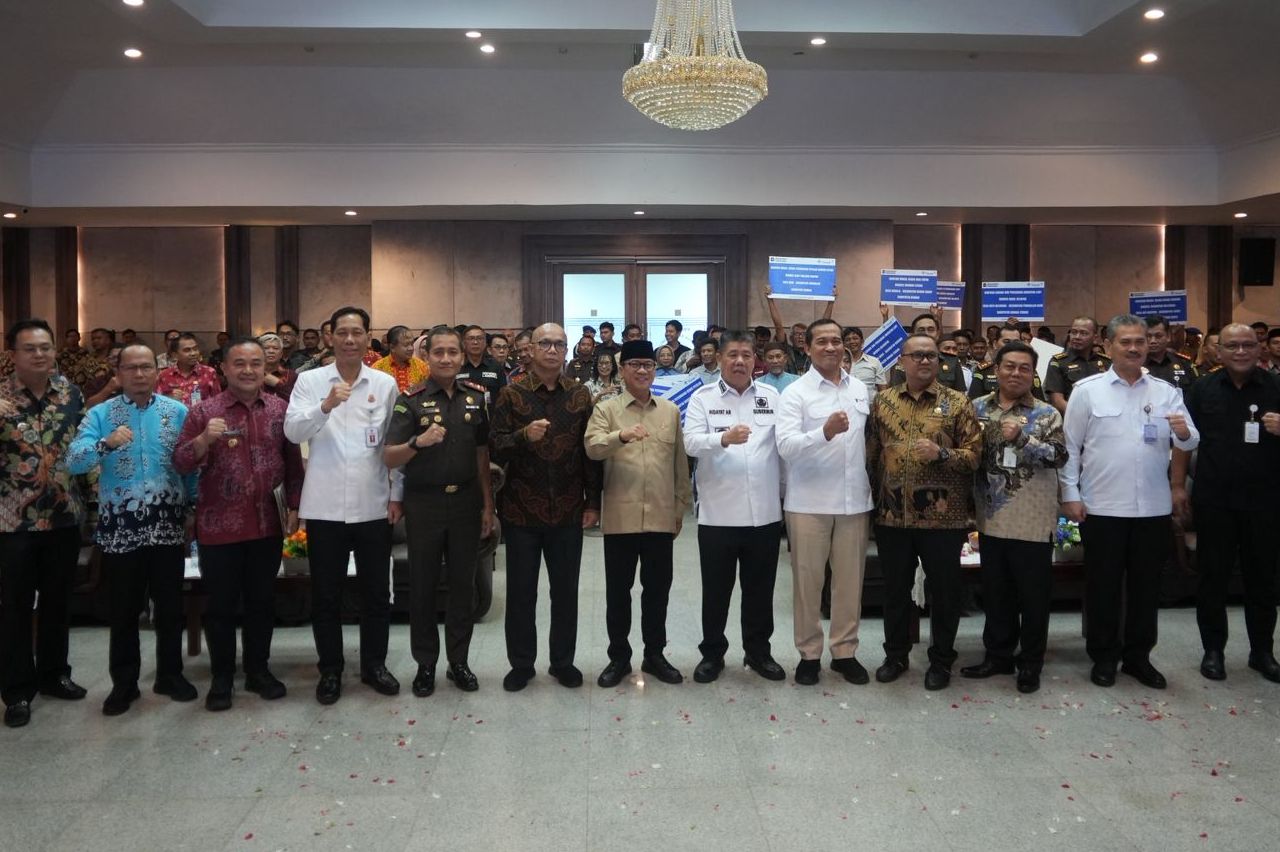 Jaksa Agung Muda Intelijen (JAM-Intel) Reda Manthovani dan Menteri Desa Yandri Susanto <b>(Dokumentasi Kejaksaan Agung)</b>