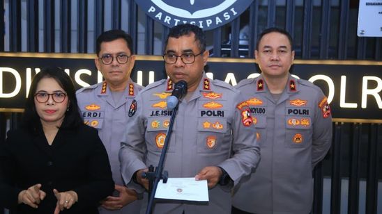 Terpopuler: Polri Mutasi 199 Personel, Trump Desak Ukraina Pilih Presiden Baru