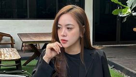 Selebgram dan make-up artist Anastasia Noor Widiastuti, yang lebih dikenal melalui akun Instagram @anastasiabayaa, baru-baru ini menarik perhatian publik.