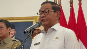 Pemerintah Provinsi DKI Jakarta menyatakan akan mengikuti arahan Presiden Prabowo Subianto dalam upaya penghematan bahan bakar minyak (BBM), termasuk mempertimbangkan kebijakan bekerja dari rumah atau work from home (WFH) sebagai langkah antisipasi.