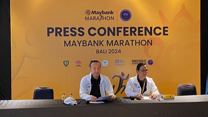 Presiden Direktur Maybank Indonesia, Steffano Ridwan dan Project Director Maybank Marathon, Widya Permana dalam jumpa pers di Bali United Training Center, Gianyar, Bali, Sabtu (24/8/2024) <b>(NTVnews)</b>